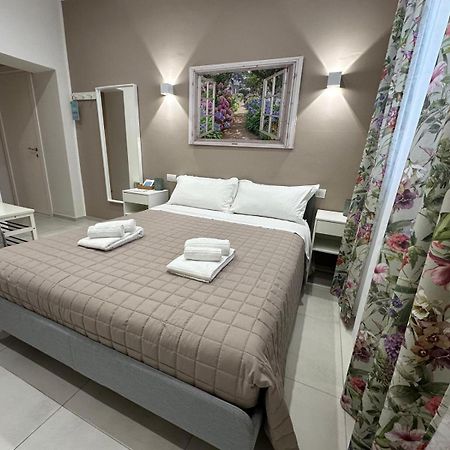 Hotel Di Passaggio à Bari Extérieur photo
