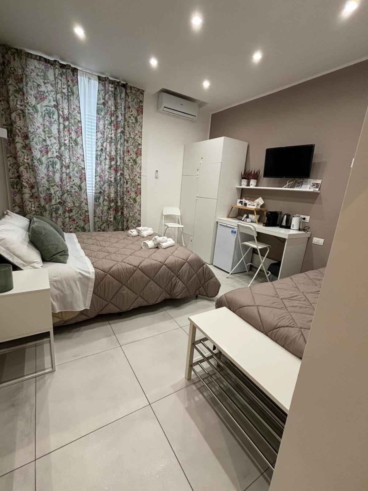 Hotel Di Passaggio à Bari Extérieur photo