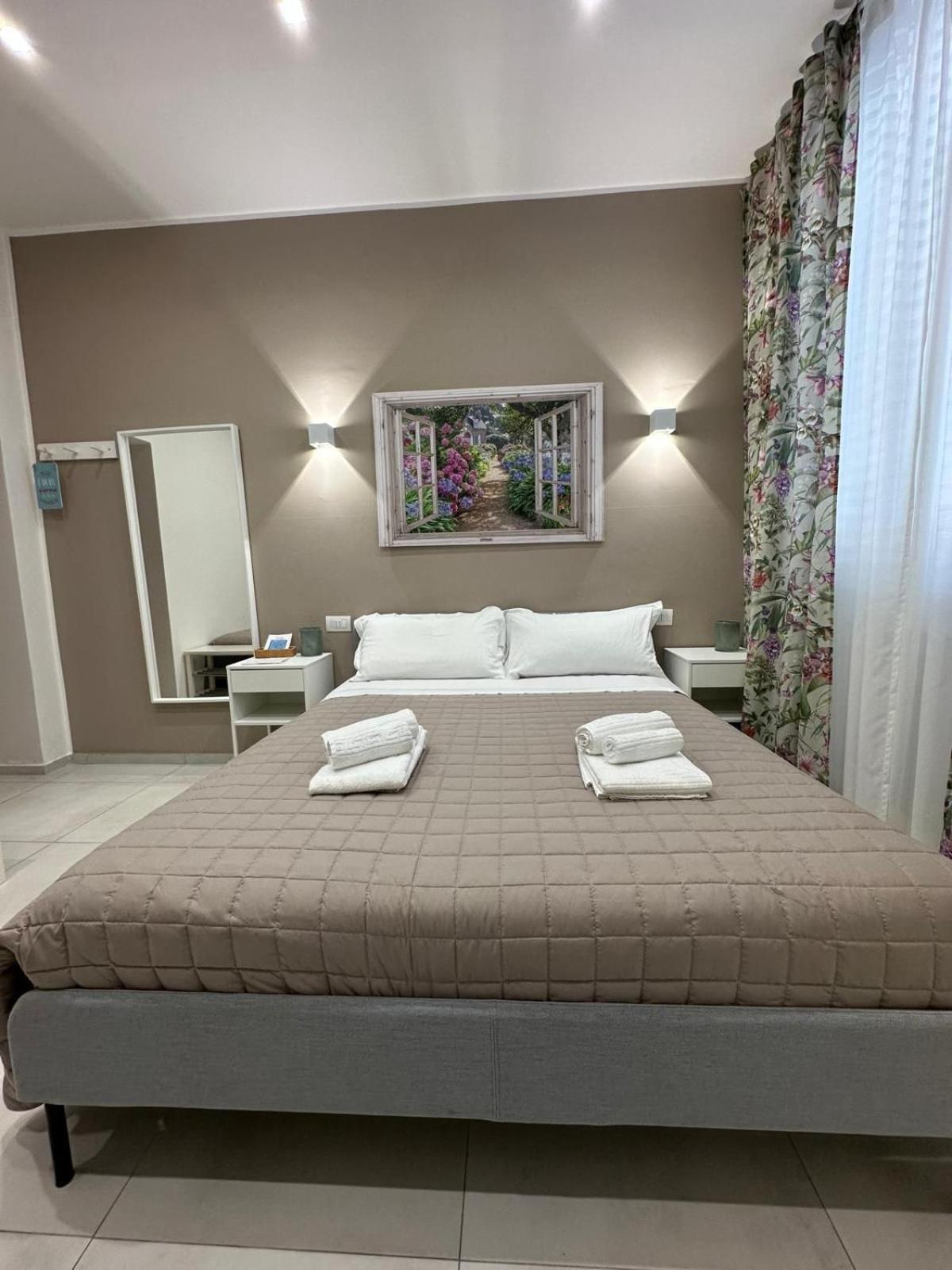 Hotel Di Passaggio à Bari Extérieur photo